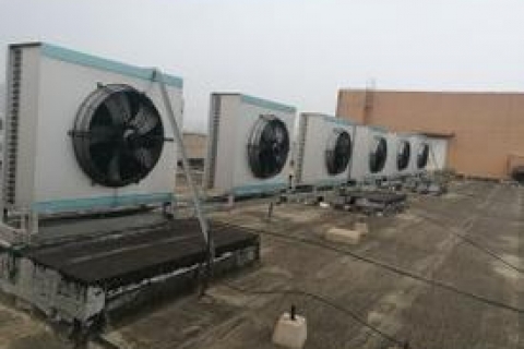Tính công suất bơm nhiệt cho khách sạn 3–5 sao theo giờ tắm cao điểm