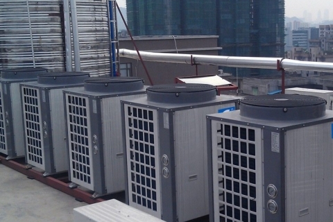 Bơm nhiệt cho hồ bơi khách sạn 4 mùa: cách duy trì 28–30°C ổn định mà không đội chi phí điện