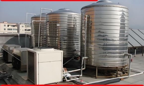Thiết kế hệ thống nước nóng công nghiệp cho nhà máy chế biến thực phẩm: tách tải CIP và rửa sàn để giảm công suất đỉnh